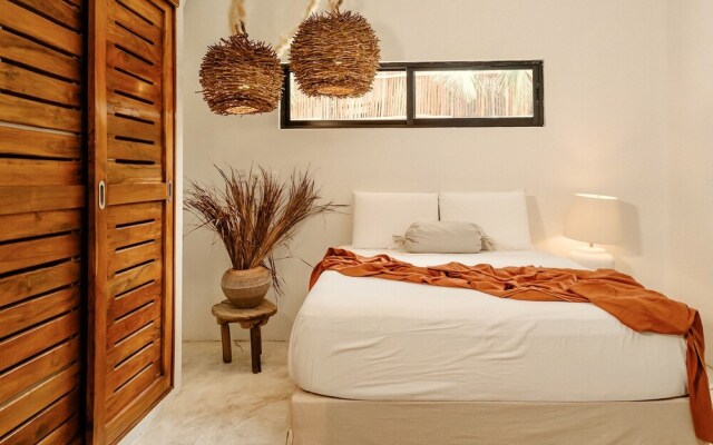 Awesome jungle villa with pool La Veleta