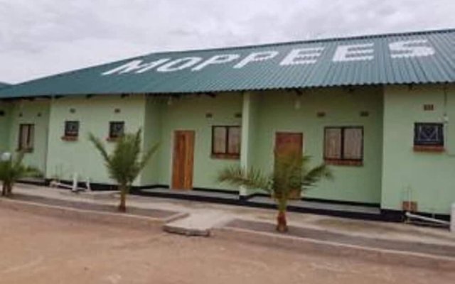 Mopees Lodge