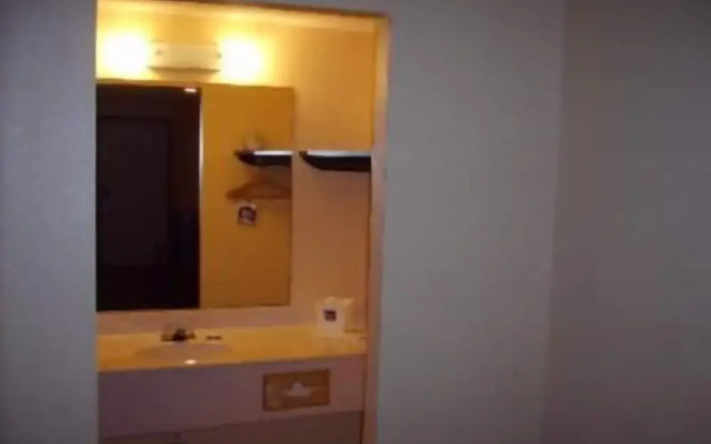 Budgetel Inn & Suites