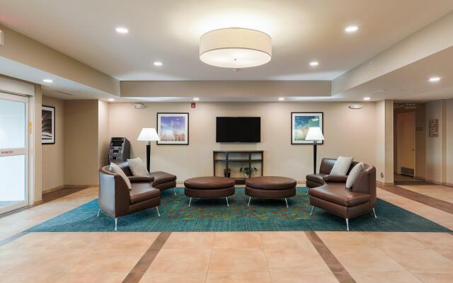 Candlewood Suites Lenexa - Overland Park Area