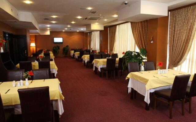 Crossway Hotel