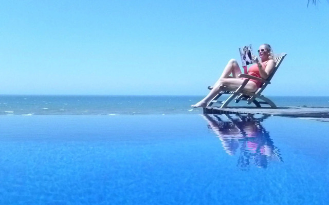 Days At Sea Beach Lodge