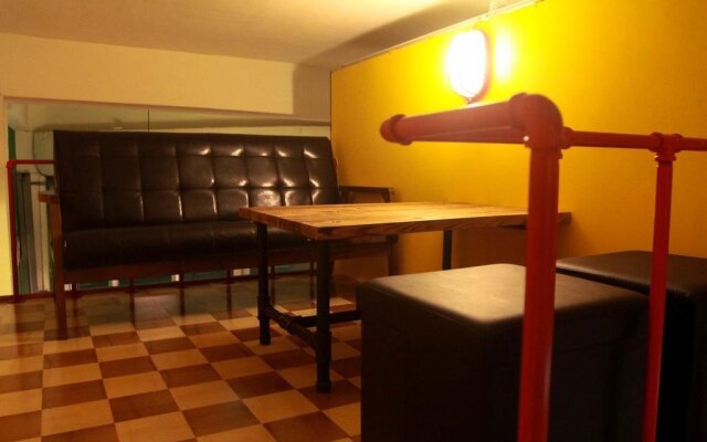 Hostel Who Knows