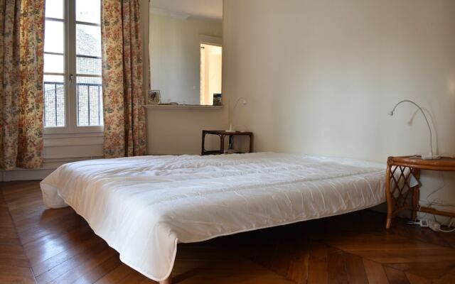 Spacious 2 Bedroom Apartment in Paris 2nd