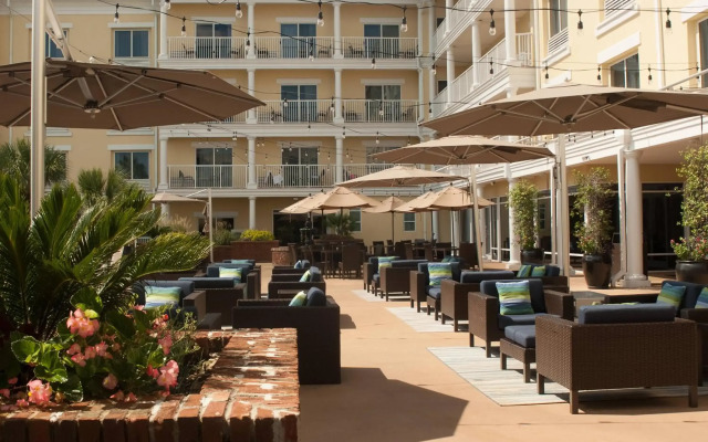 Courtyard Charleston Waterfront by Marriott
