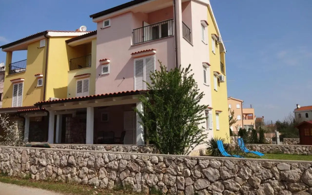 Guki Apartments