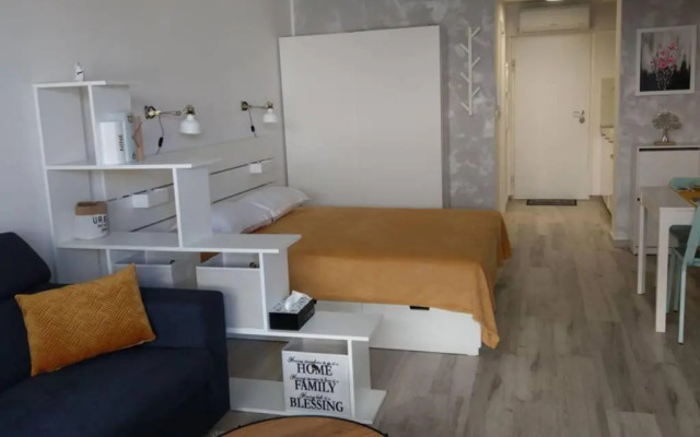 MARIA, Modern studio apartment with private parking