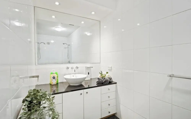 A Stylish Studio for 6, Next to Darling Harbour