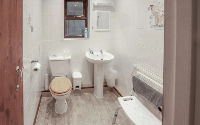Stormy Castle - 6 Bedroom - Llangenith