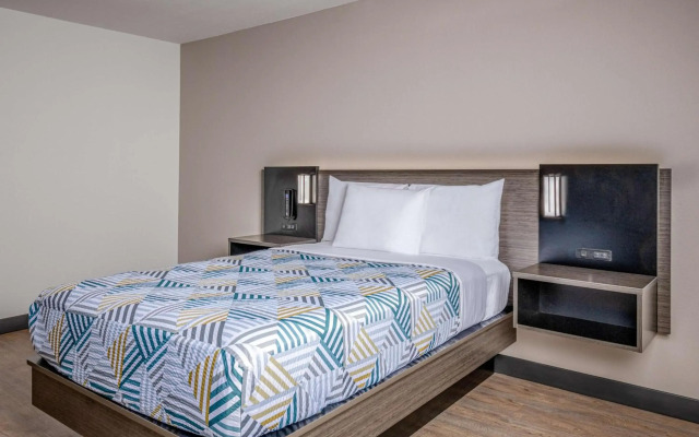 Motel 6 Euless, TX - Dallas