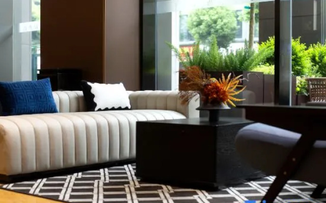 New Joy Hotel (Internatial Trade Spring Department Store Shopping)