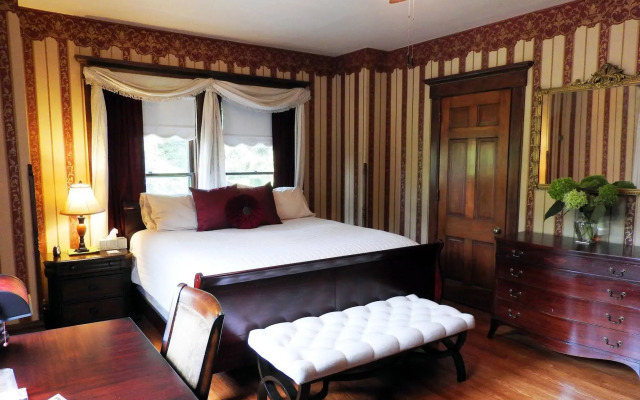 Champaign Garden Inn