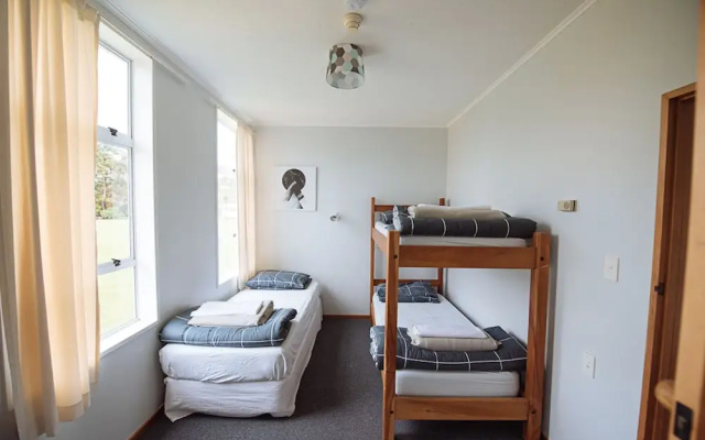 Kowhai Flat – Guest Rooms – Owaka