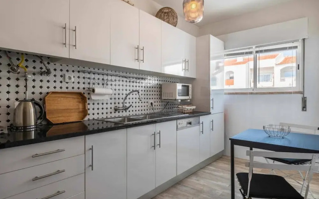 Sea View Central Town 2 Bedroom Apartment