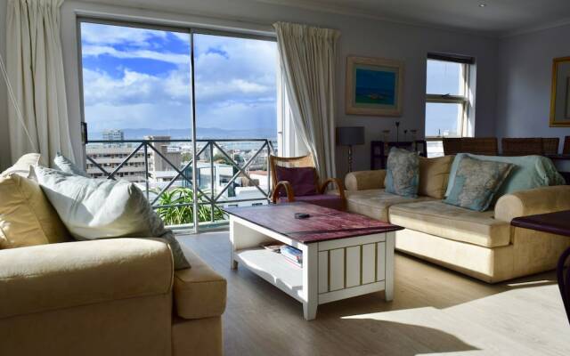 2 Bedroom Apartment With Waterfront Views