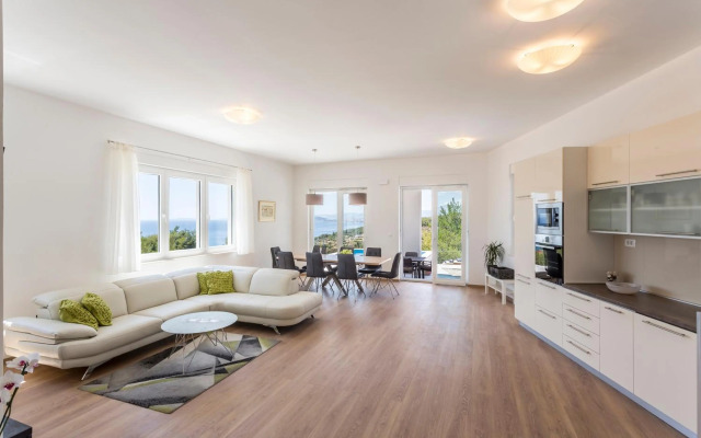 Villa Horizon save 15 percent on Split-villas com