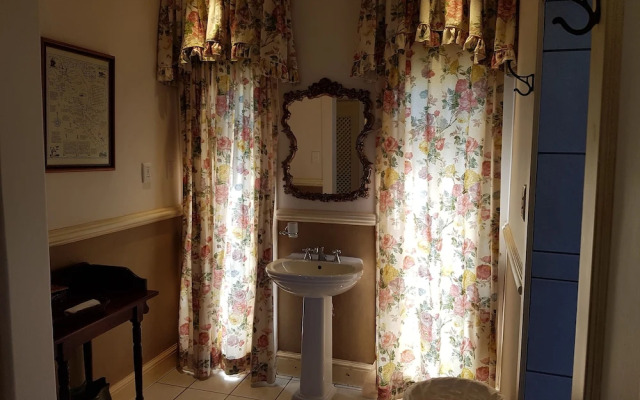 Sherwood's Country House