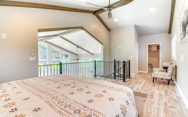 Hot Tub + Deck: Mtn-view Pine Getaway!