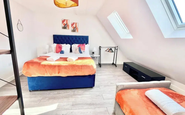 House - Sleeps 12 - Hot tub - Pool Table - Parking
