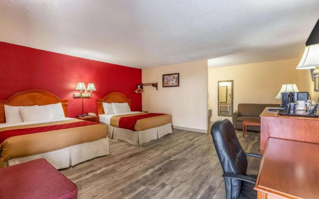 Econo Lodge Inn & Suites Santa Rosa