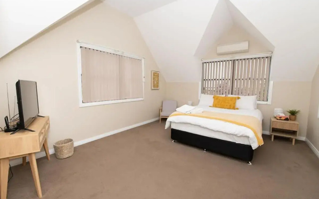 Phillip Villa, Modern & Fresh, Close to Town, Free Wifi
