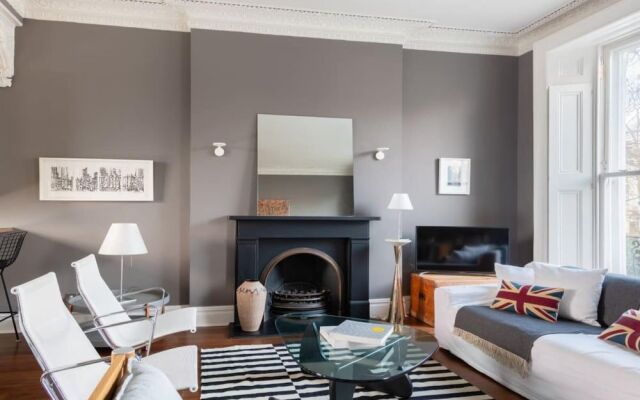 The Notting Hill Escape - Modern & Bright 3BDR Flat with Balcony