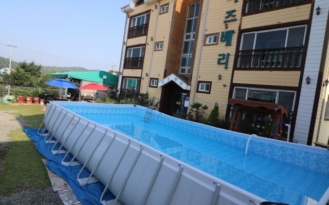 Gyeongju Raspberry Pension