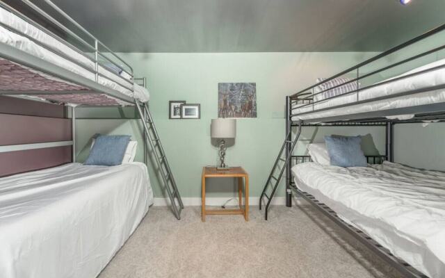 LUXURIOUS 5,500 sqft Home: 5 Br/5 Ba | PRIVATE Pool & Hot Tub | STEPS to Beach