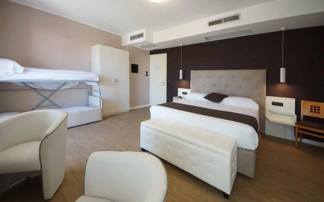 Hotel Clarin 14 by Dori