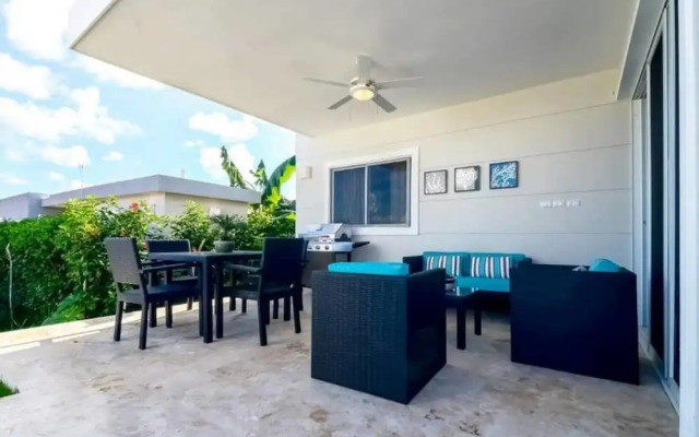 Professionally Decorated Open Concept Villa