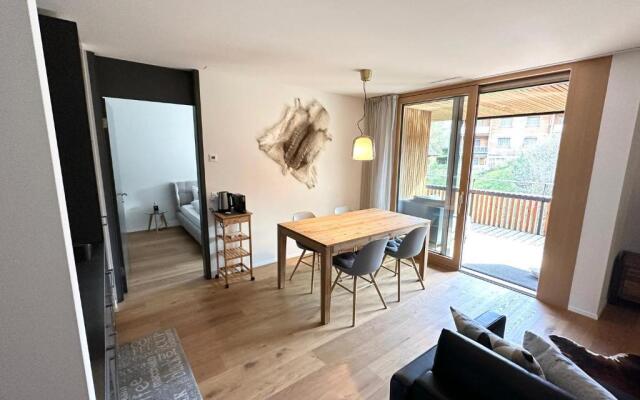 Beautiful Sunny New 1 Bed Apt (2.5Zim). Ski in/out