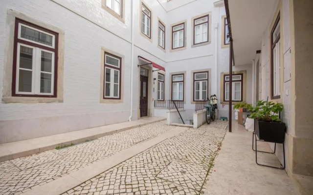 Charming Apartment in Private Condominium at Graça