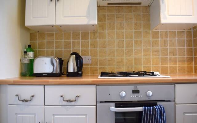 Modern 2 Bedroom Apartment in Queen's Park