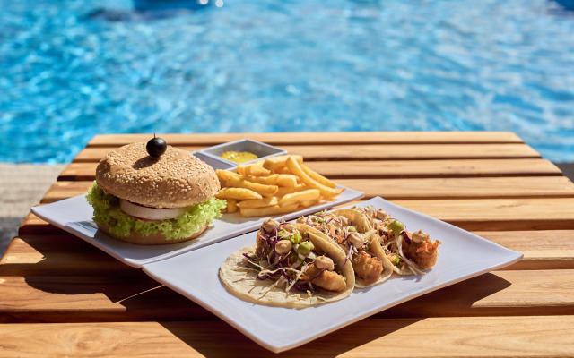 Cristalino Lagoon Front Hotel Restaurant & SPA