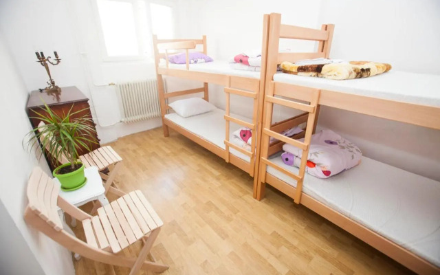 Hostel Jellostone