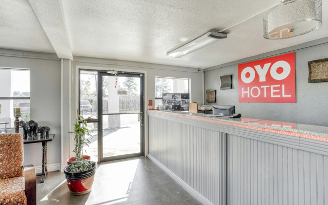 OYO Hotel Pineville LA Hwy 165