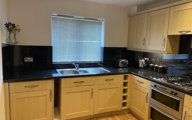 Royal Oak Apartment in Manchester Central Location