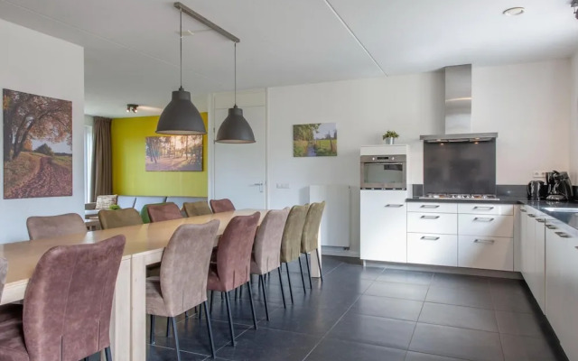 Luxurious Villa With ten Bathrooms, in Green Surroundings