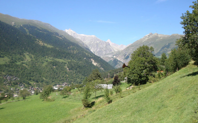 Cozy Chalet in Chrixacher near Forest