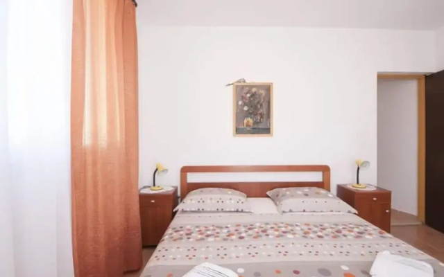 Apartments Mira -one Bedroom Apartment With Terrace and Sea View