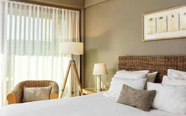 Sea View Cityscape Hotel