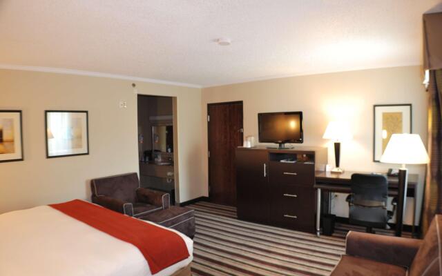 Holiday Inn Express W-I40/Whitebridge Road, an IHG Hotel