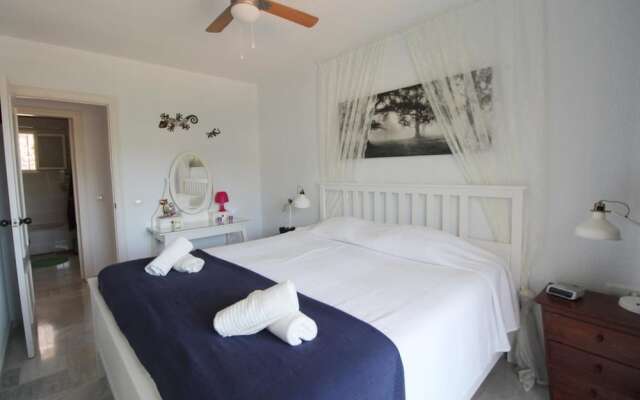 House - 2 Bedrooms with Pool and WiFi - 107850