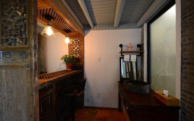 BingHe Street Art Hostel