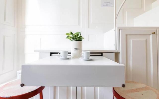 ALTIDO Lovely Studio w/Balcony near Duomo