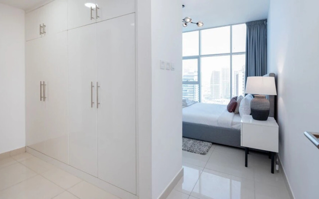 Premium 2BR Apt w Marina Views