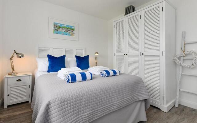 Bryn Rhosyn, 10 Cae Du