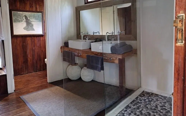 Barefoot Addo Elephant Lodge