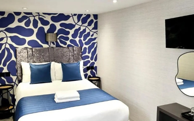 Mentone Hotel