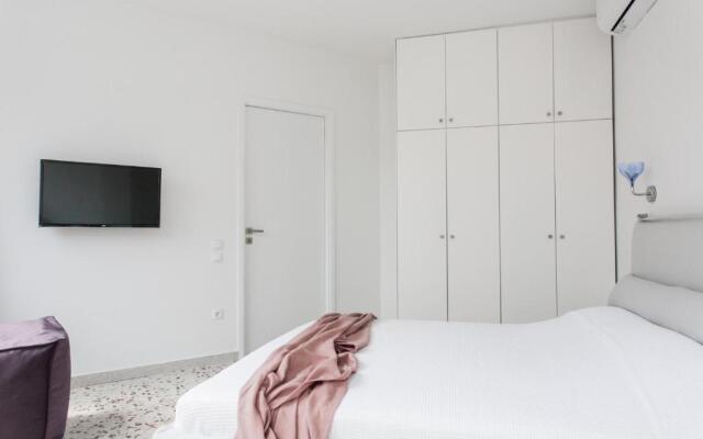Stylish & perfectly located apartment, (Ermou st)